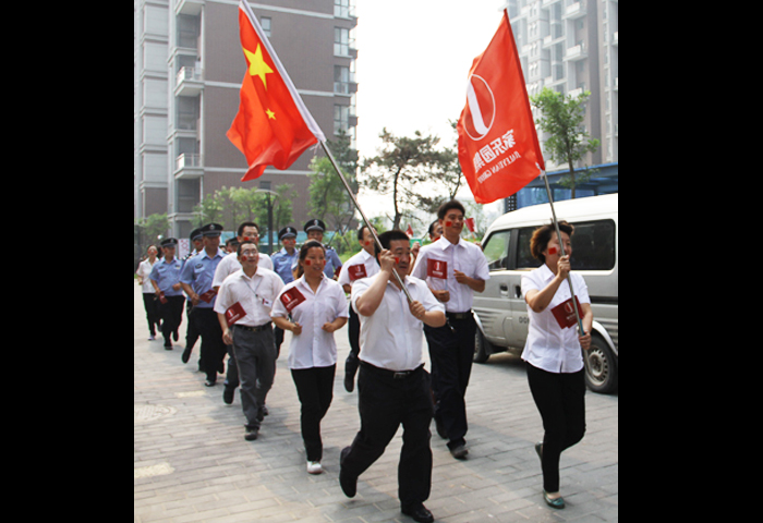 传递司旗，传承爱与梦想——记天一城小区站司旗传递活动